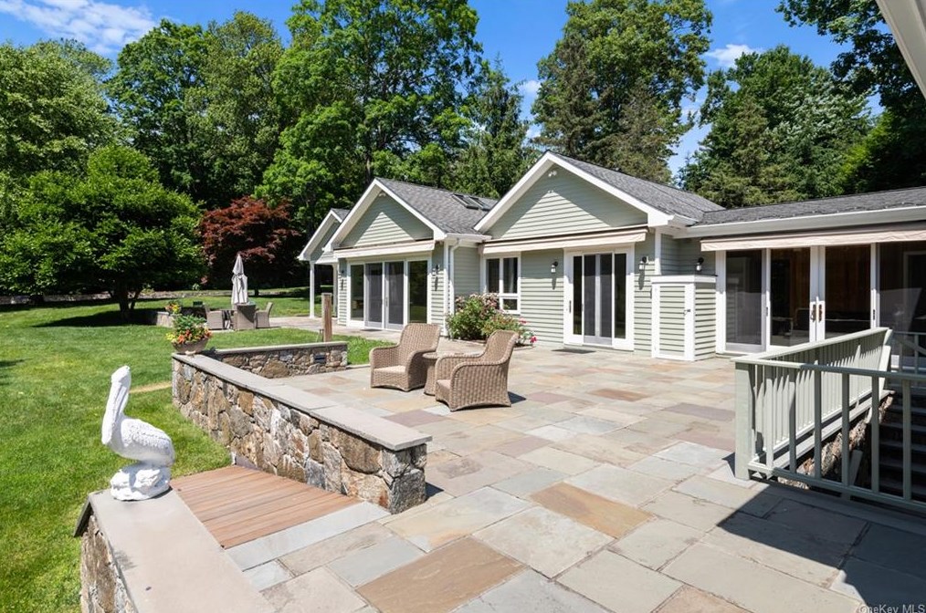 21 Logan Ln, Katonah NY  10536-3246 exterior