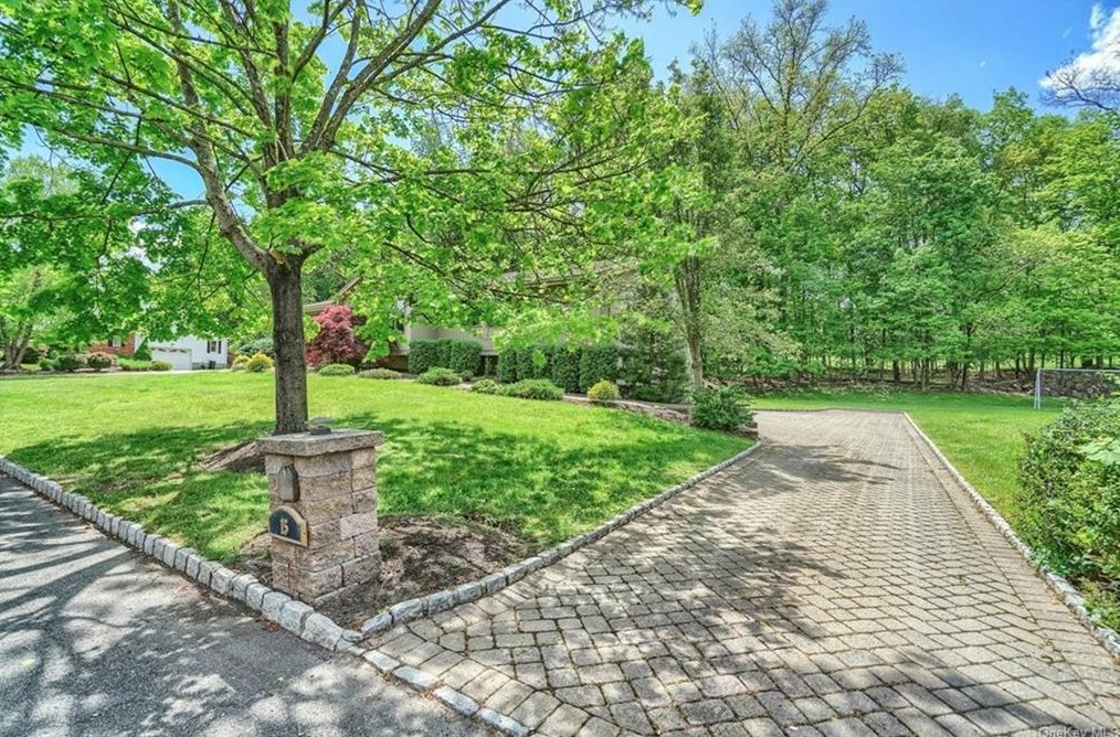 15 Pecan Valley Dr, New City, NY 10956