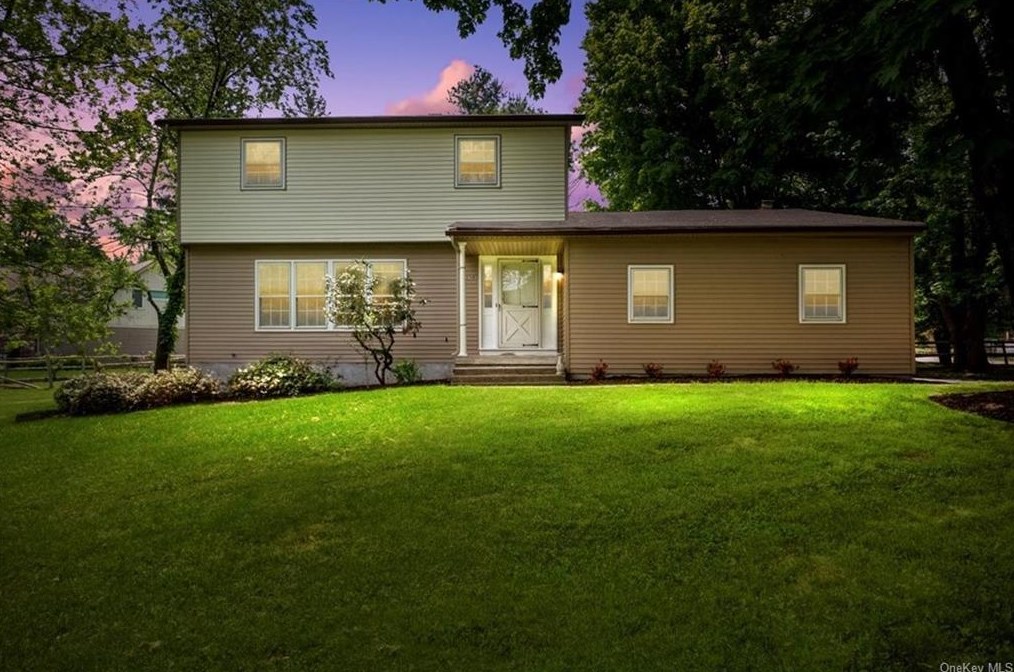 80 Buena Vista Ter, Central Valley, NY 10917-3515