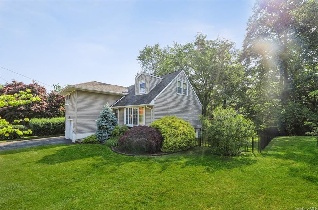 117 Lake Rd, Valley Cottage, NY 10989