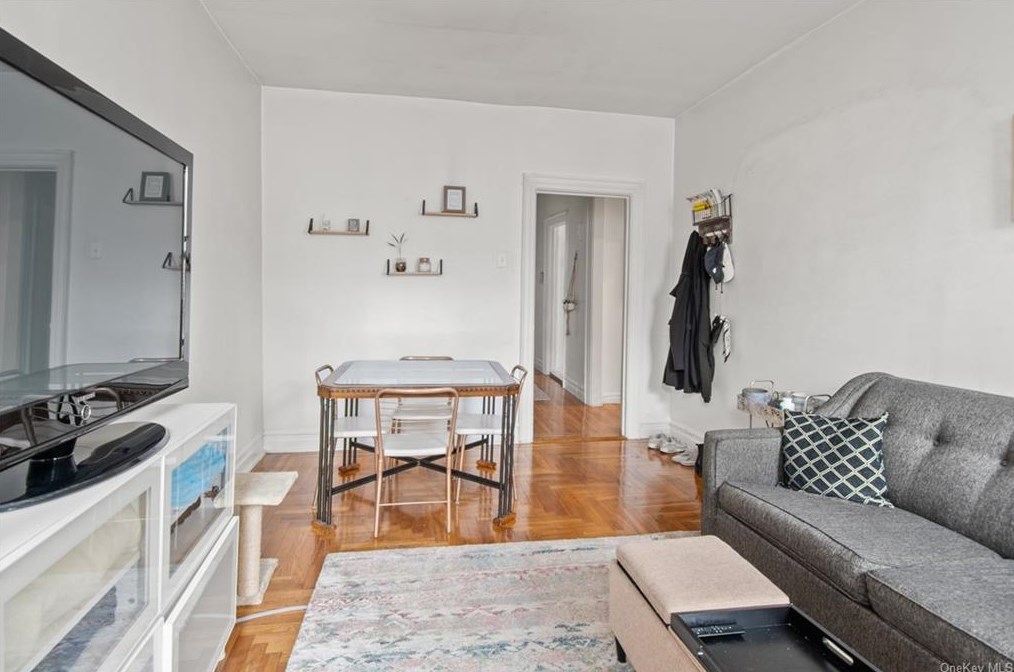 2187 Holland Ave #5a, Bronx, NY 10462