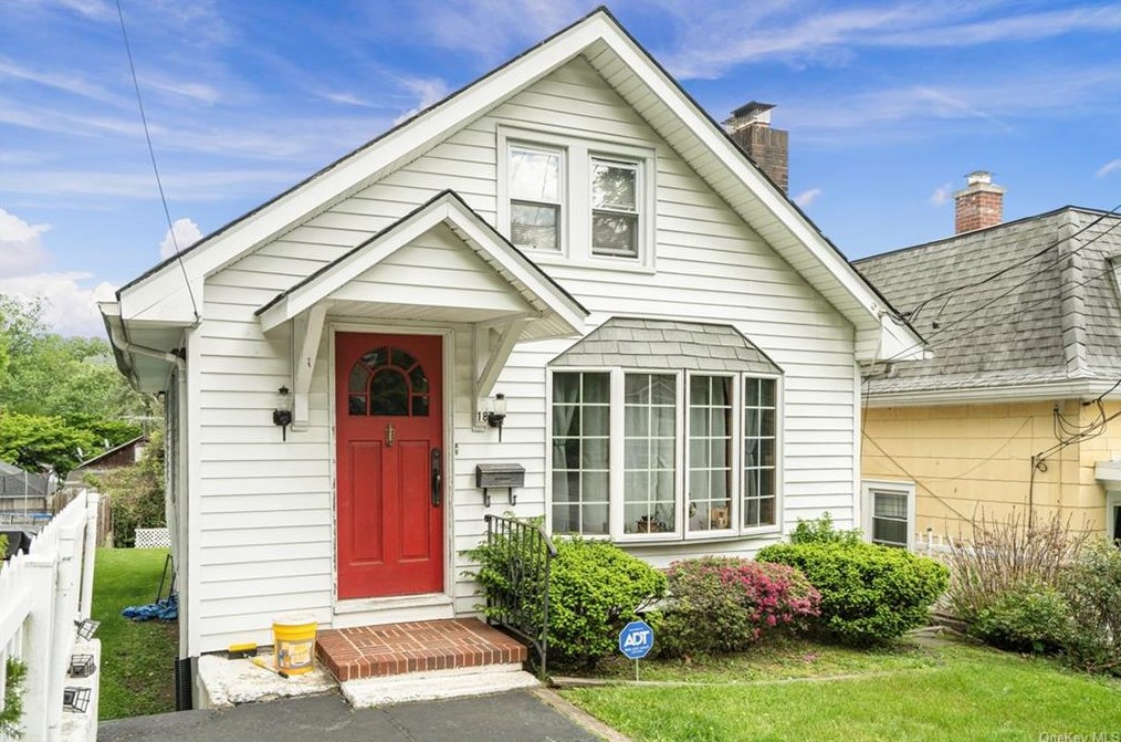 18 Maple Ave, North Tarrytown, NY 10591-5010