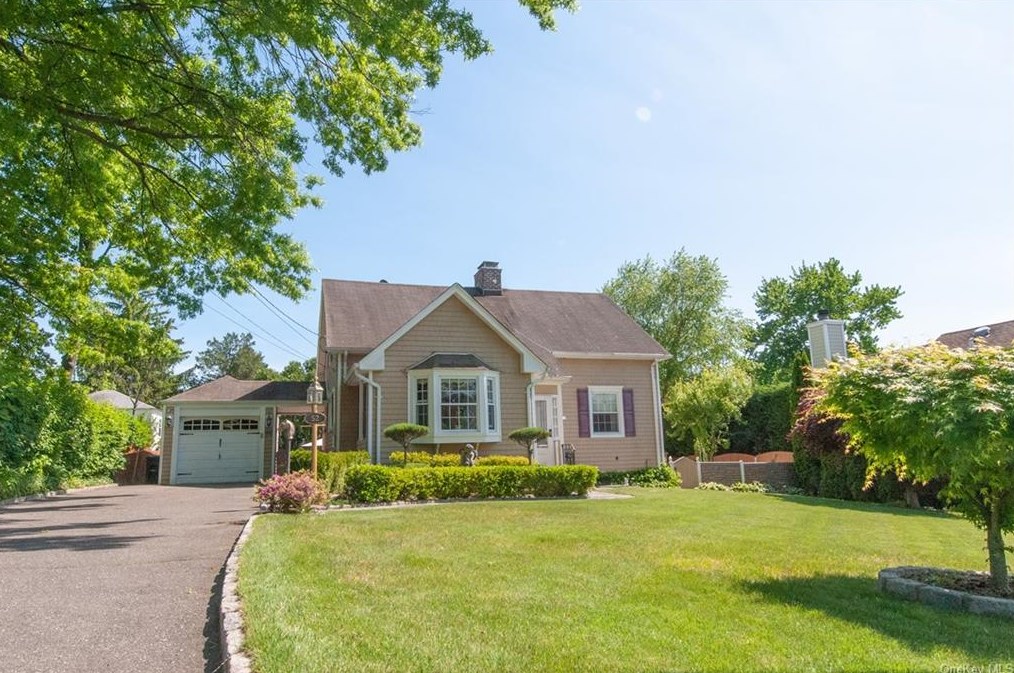 52 Waverly Ave, Yonkers, NY 10709-3718