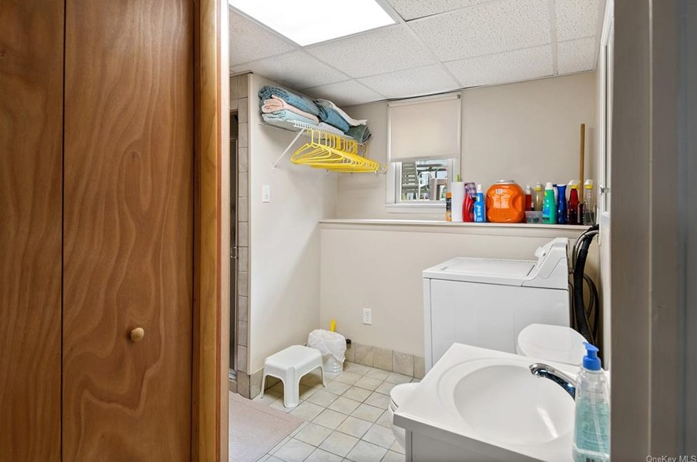 216 Pembrook Dr, Yonkers NY 10710-2804 exterior