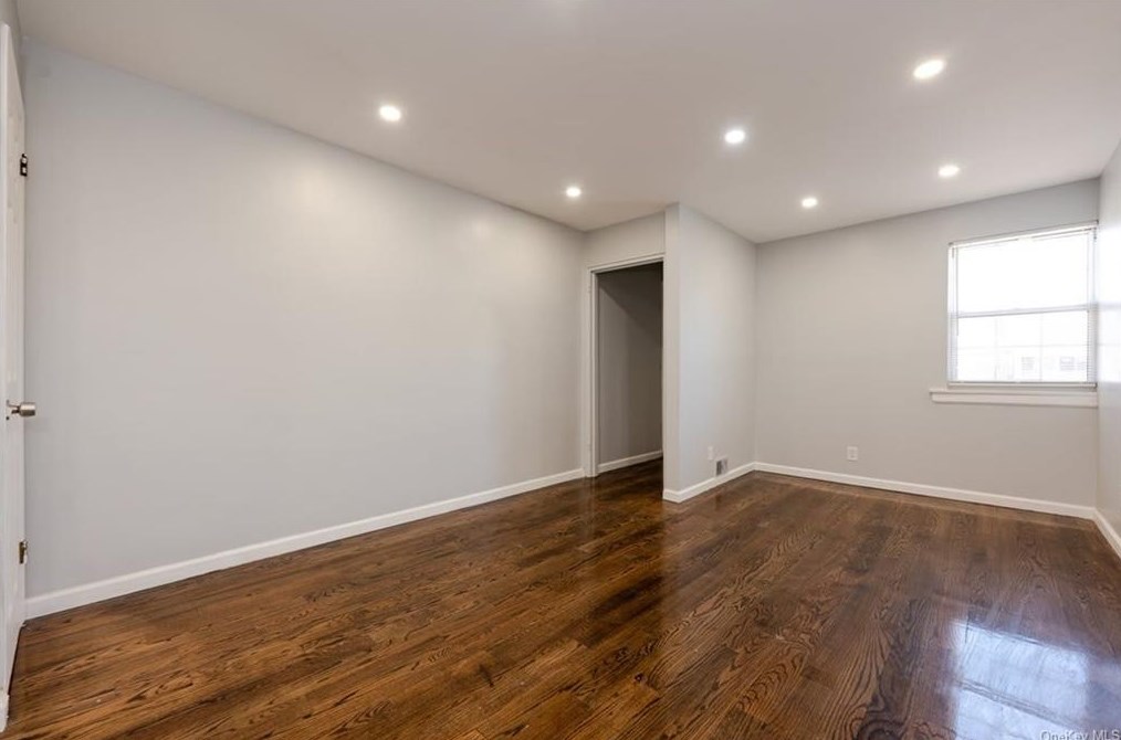 2565 Laconia Ave, Bronx, NY 10469