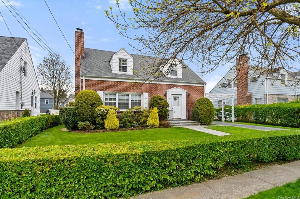 19 Inwood St, Yonkers, NY 10704-2801