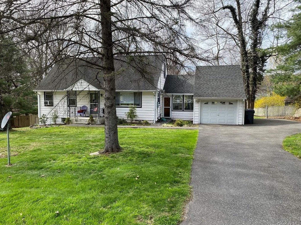 33 Birchwood Dr, Highland Mills, NY 10930