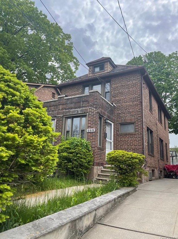 160 Hyatt Ave, Yonkers, NY 10704-3635