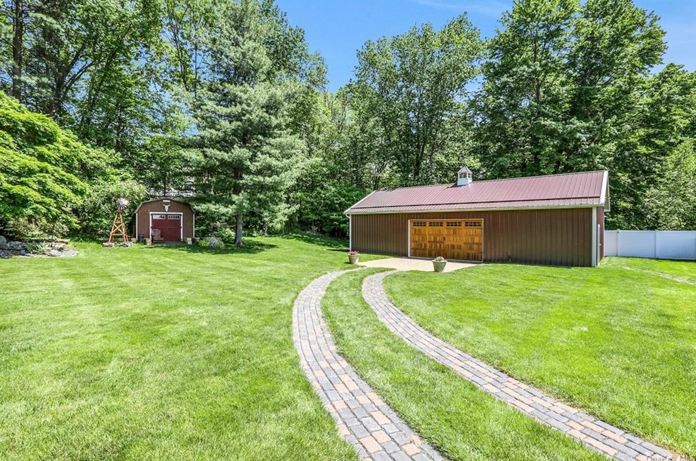 6 Tara Ln, Wallkill, NY 12589-2825