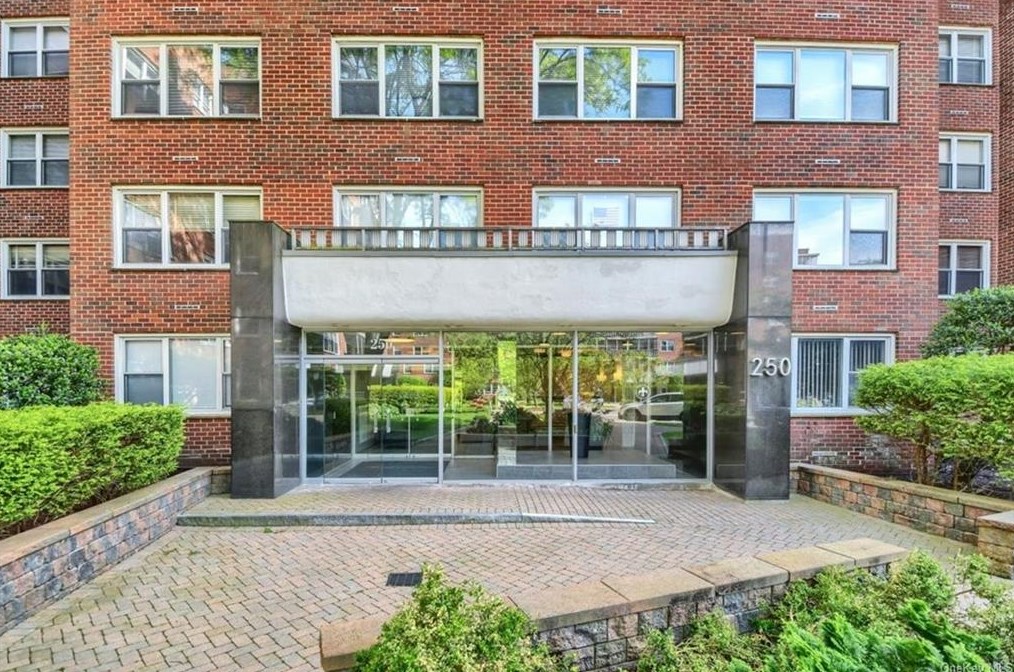 250 Garth Rd #2e3, Scarsdale, NY 10583