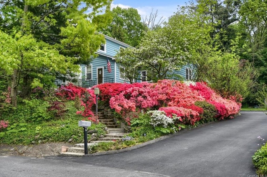 11 Crugers Station Rd, Croton On Hudson, NY 10520-1205