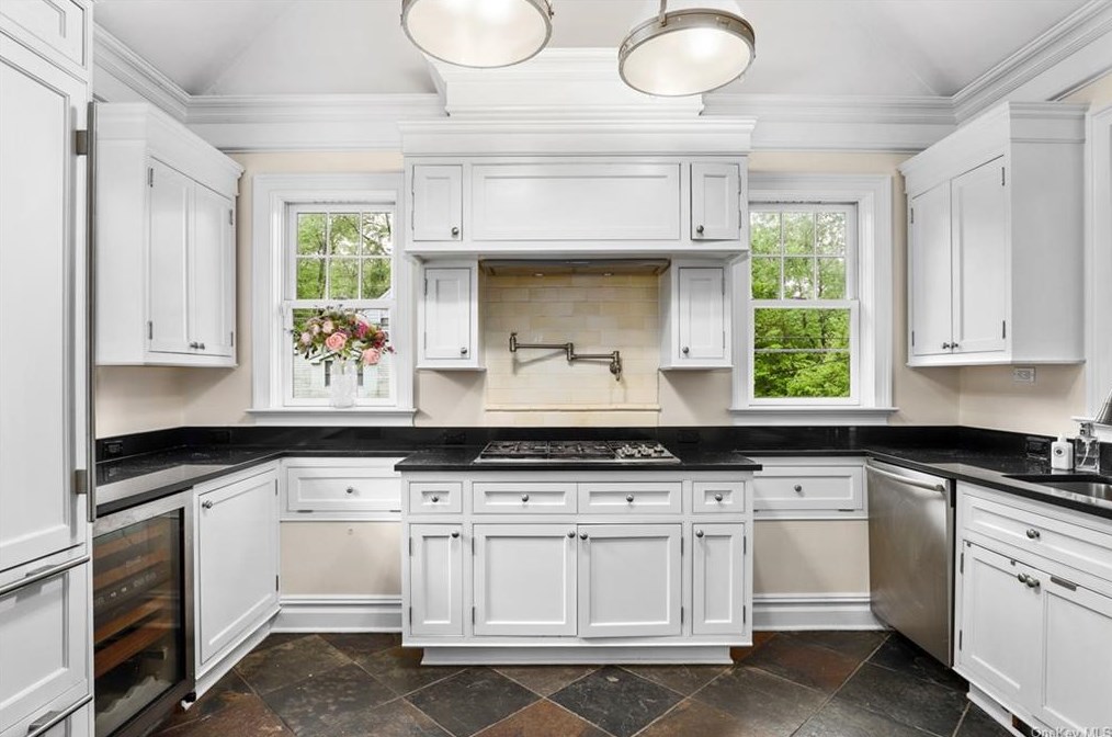 351 W Lake Blvd, Mahopac, NY 10541