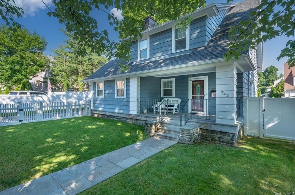 742 Halstead Ave, Mamaroneck, NY 10543