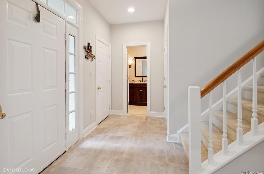 31 Club Ct, Pleasantville, NY 10570