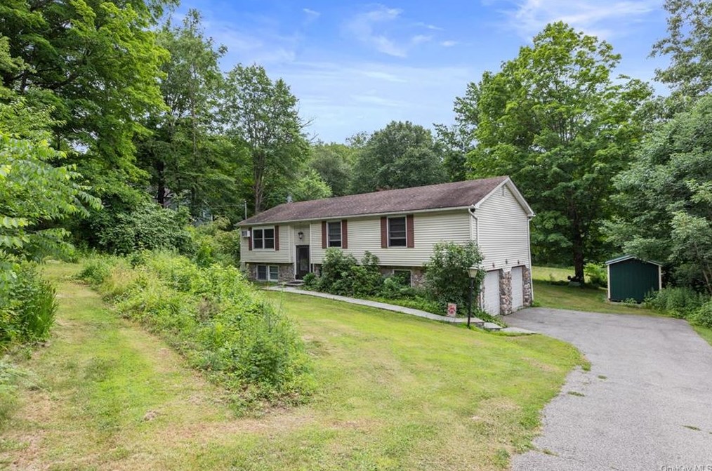 587 Farmers Mills Rd, Kent Lakes, NY 10512-3106