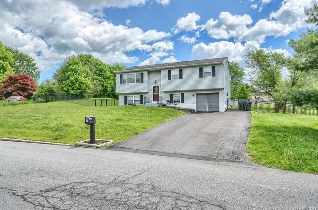 4 Seely Rd, Chester, NY 10918-4526