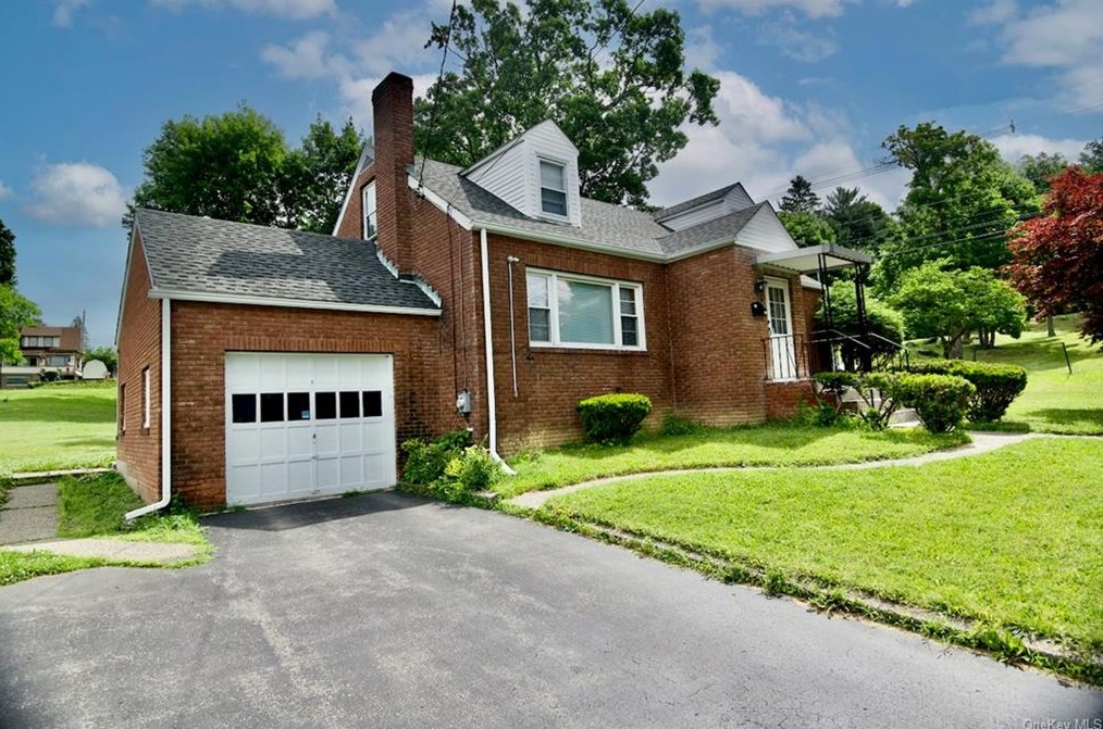 397 Mansion St, Poughkeepsie, NY 12601-3507