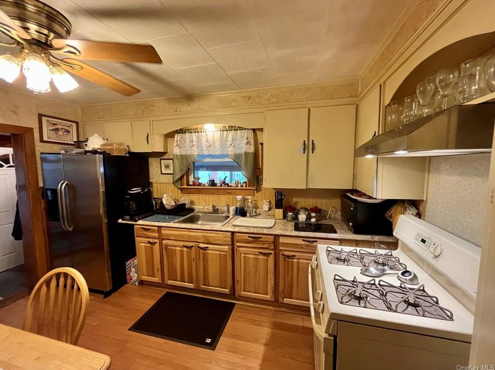 11 2nd St, Port Jervis, NY 12771-3006