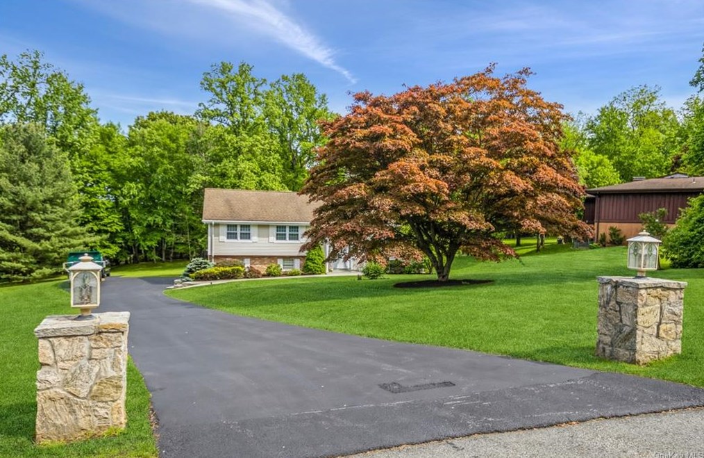 4 Eastview Ct, Valhalla, NY 10595