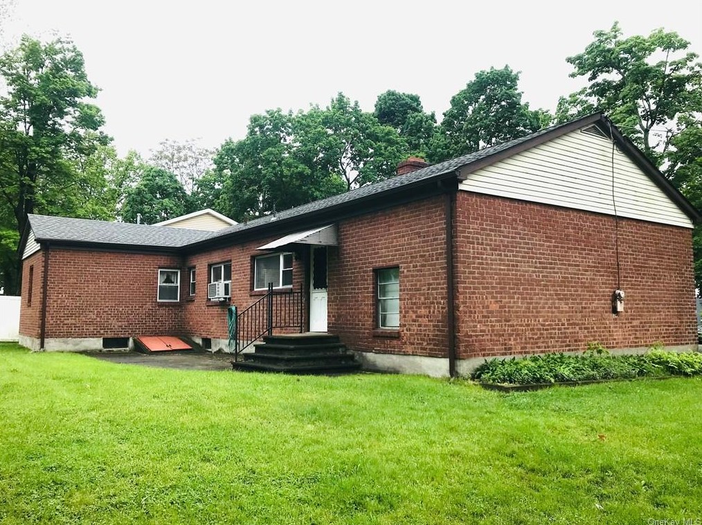 10 Jamison Pl, Newburgh, NY 12550-3137