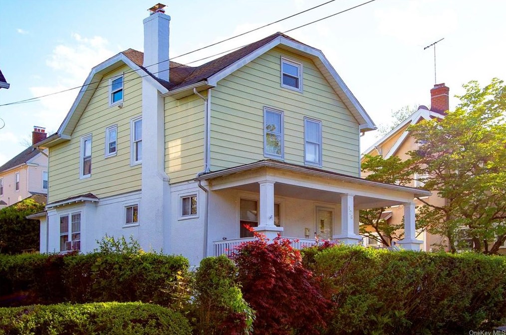126 Morsemere Ave, Yonkers, NY 10703-1815