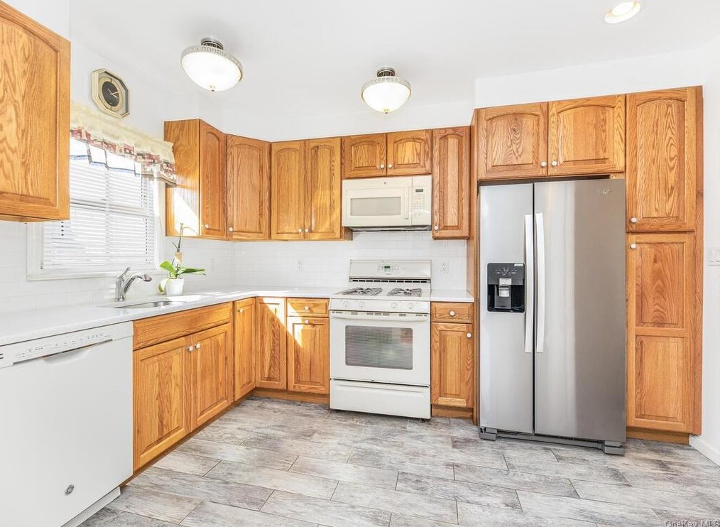74 Bradford St, Harrison, NY 10528-2624