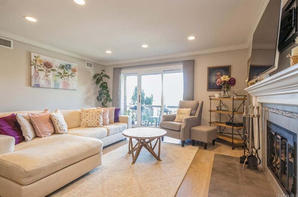 1205 Eagle Bay Dr #12-5, Crotonville, NY 10562