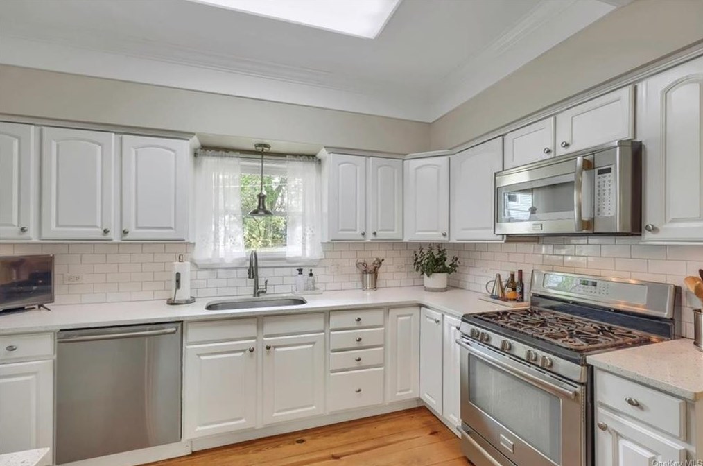 21 Phillips Pl, Goshen NY  10924-2307 exterior