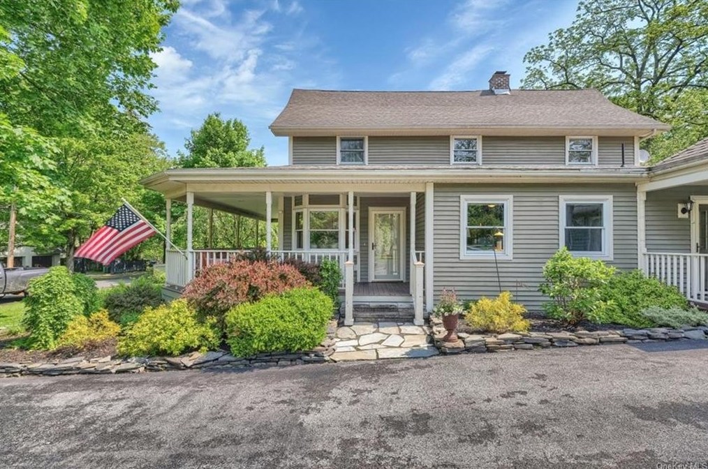 21 Phillips Pl, Goshen NY  10924-2307 exterior