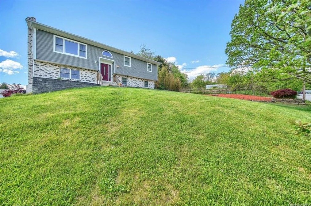 7 Neptune Ln, Middletown, NY 10940