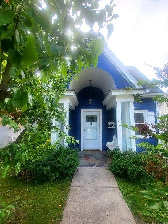 61 Corbalis Pl, Yonkers, NY 10703-1428