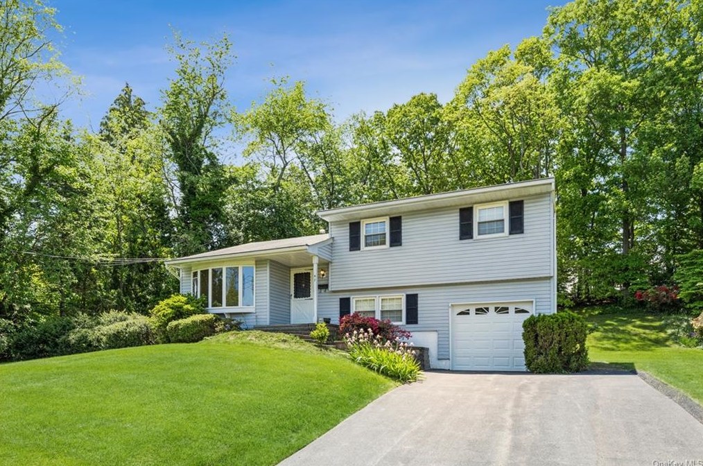 47 Woodside Dr, New City, NY 10956