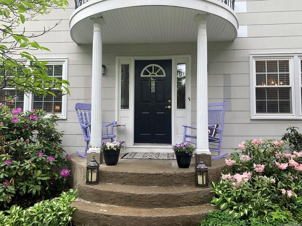 3075 Wharton Dr, Yorktown Hgts, NY 10598