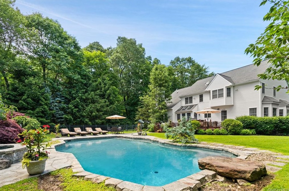 31 Todd Hill Cir, Goldens Bridge, NY 10526