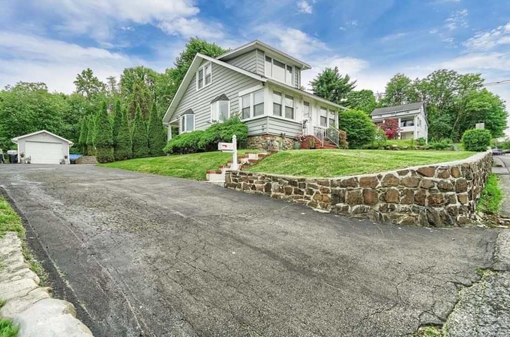 29 Ramapo Rd, Garnerville, NY 10923