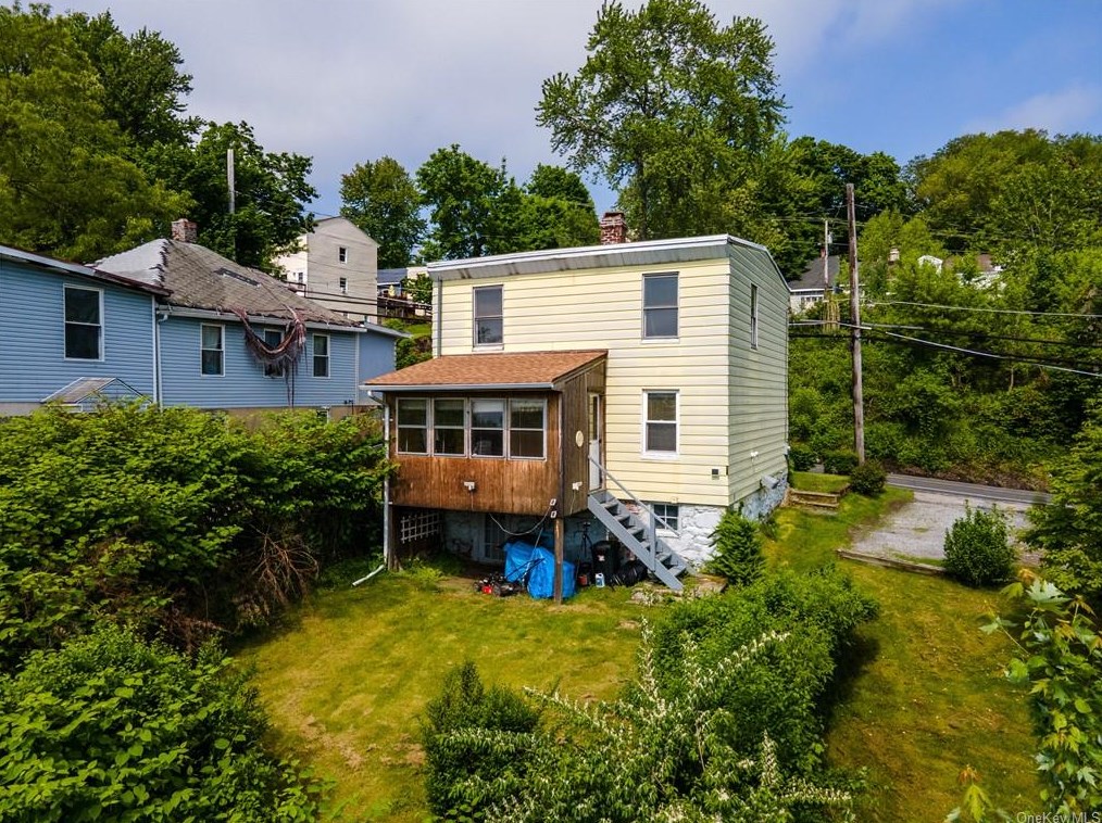 1072 River Rd, Newburgh, NY 12550-1188