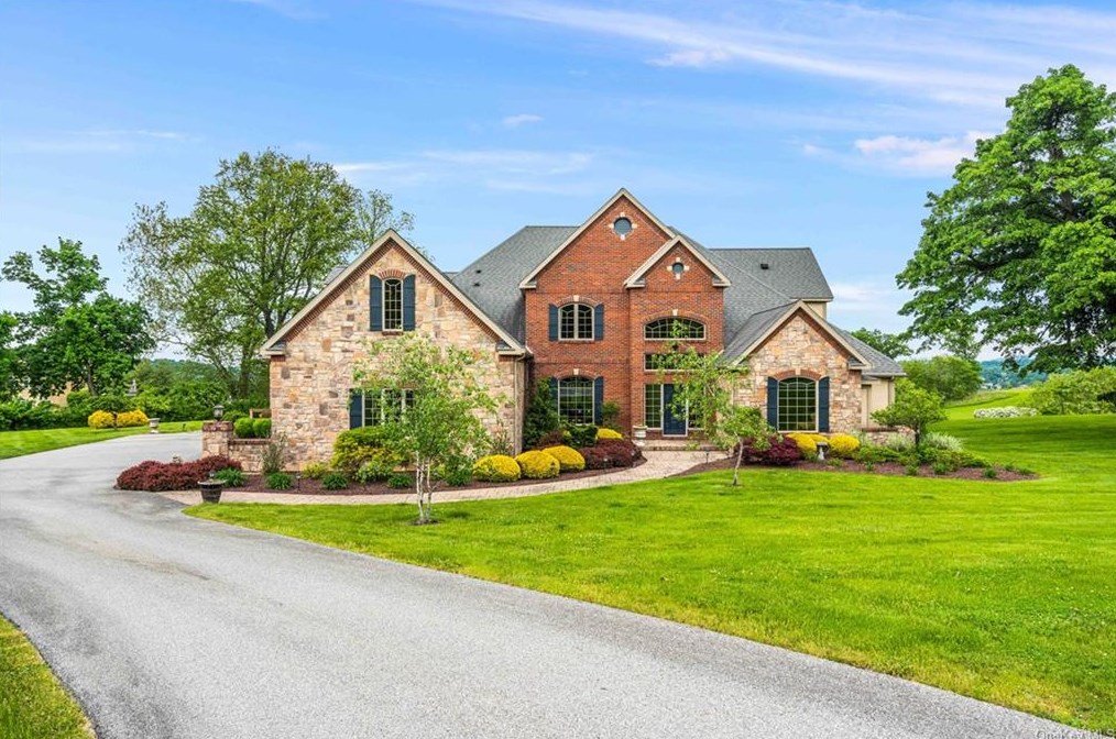 3 Pinnacle Blvd, Newburgh, NY 12550