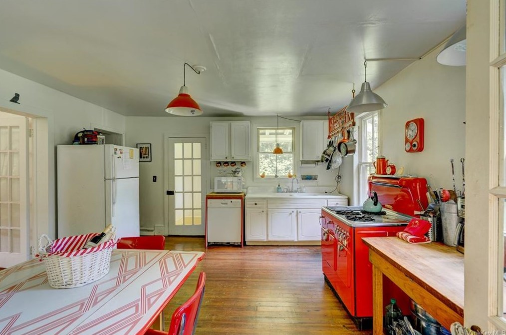 46 Taylor Rd, Jeffersonville NY  12748-5243 exterior