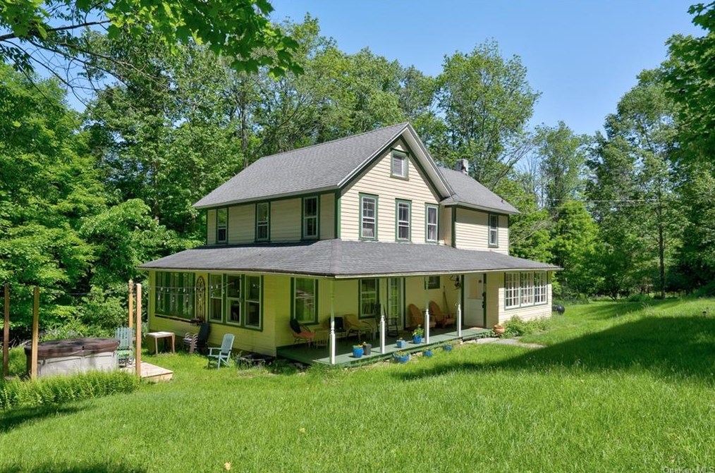 46 Taylor Rd, Jeffersonville, NY 12748-5243