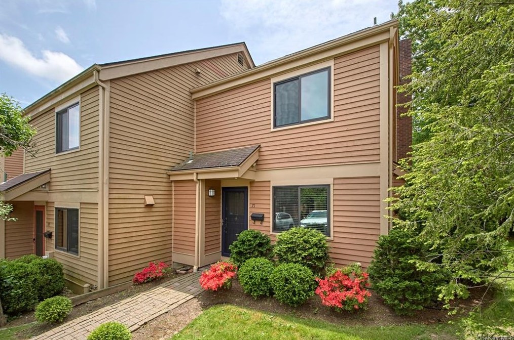 71 Greenway Ln, Rye Brook, NY 10573