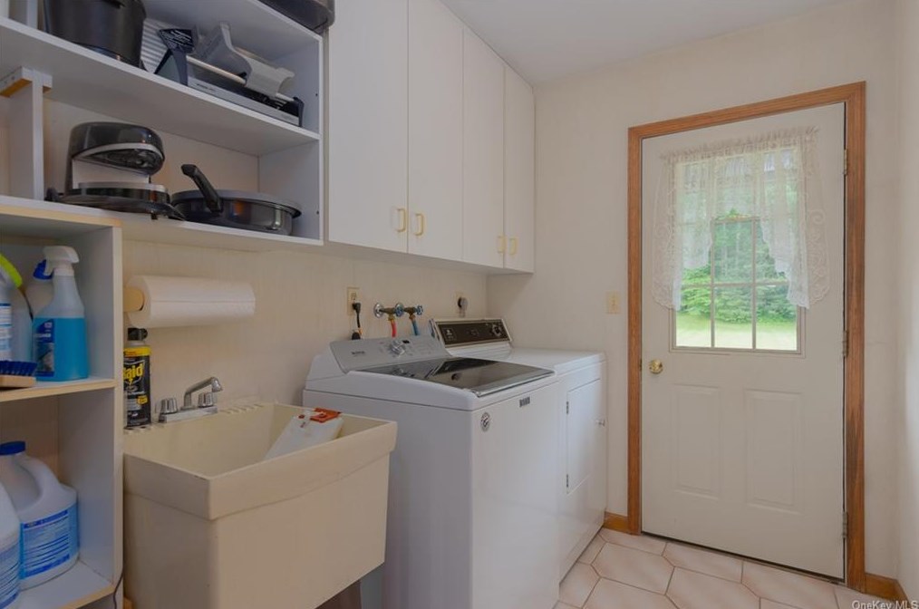 2429 Albany Post Rd, Walden NY  12586-2247 exterior