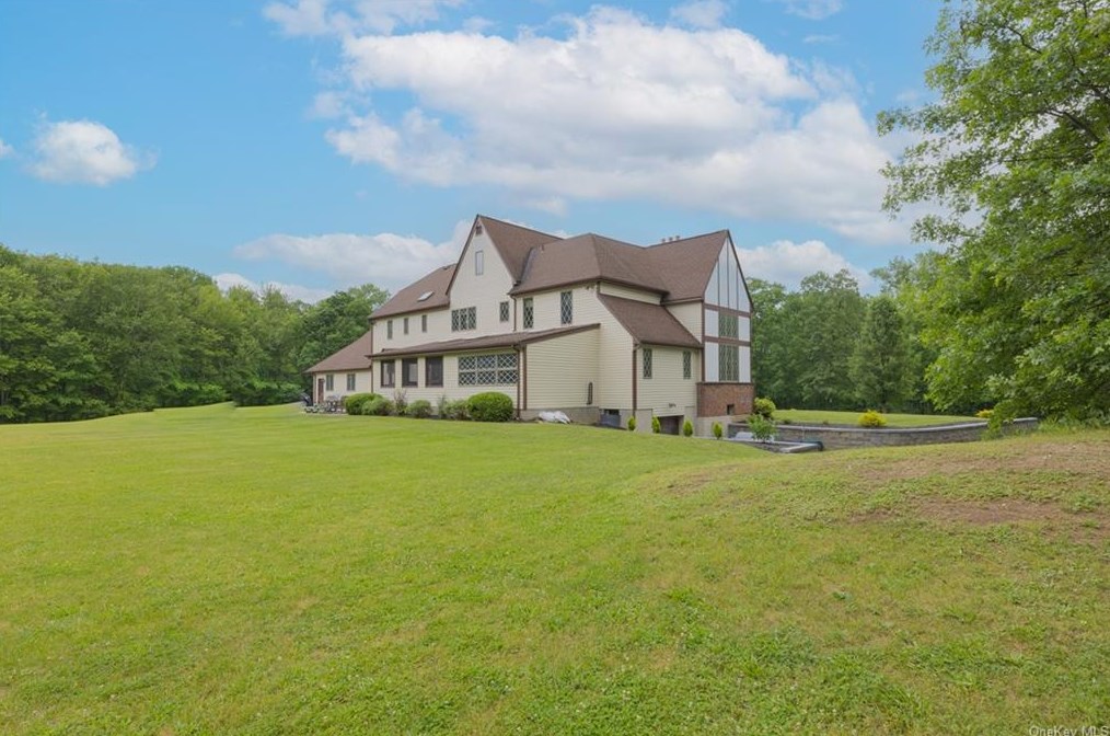 2429 Albany Post Rd, Walden NY  12586-2247 exterior