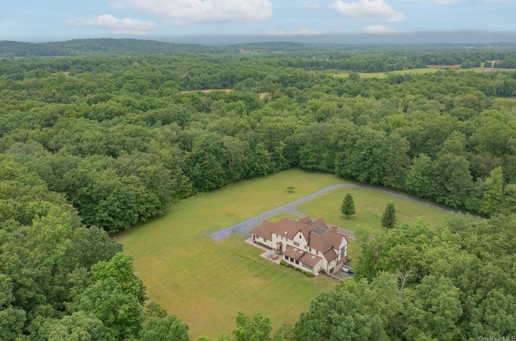 2429 Albany Post Rd, Walden NY  12586-2247 exterior