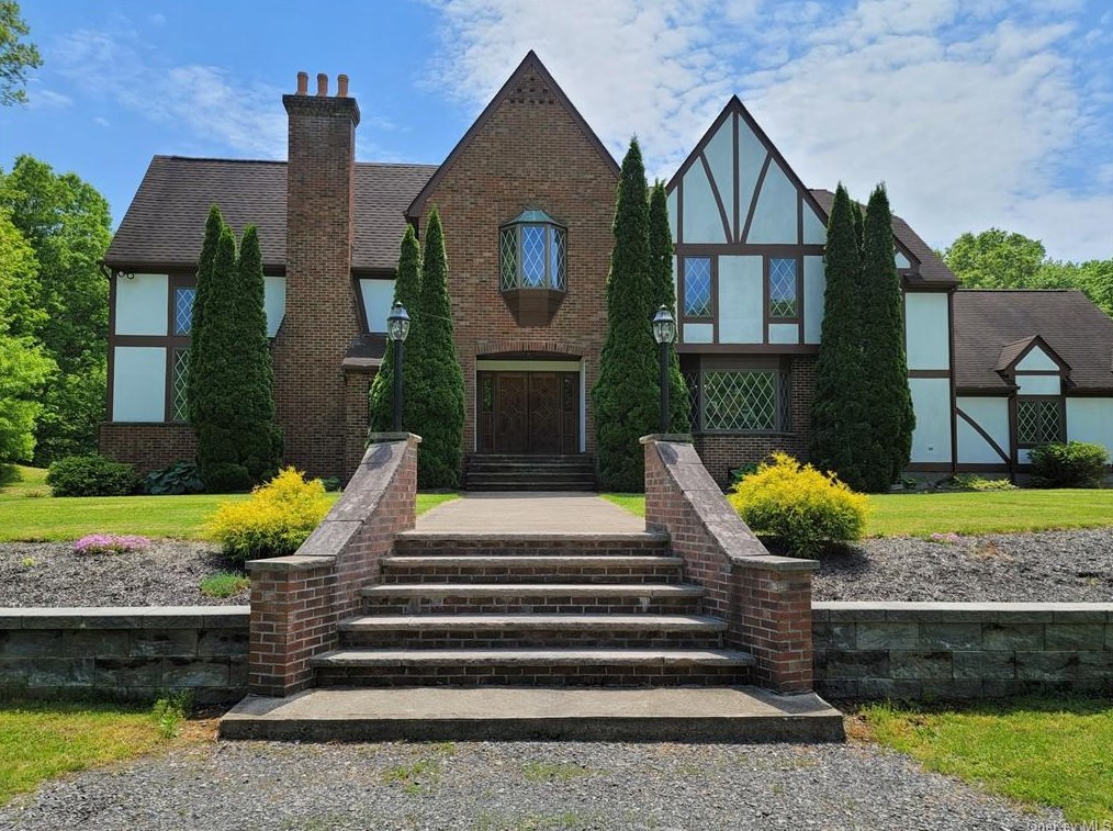 2429 Albany Post Rd, Walden NY  12586-2247 exterior