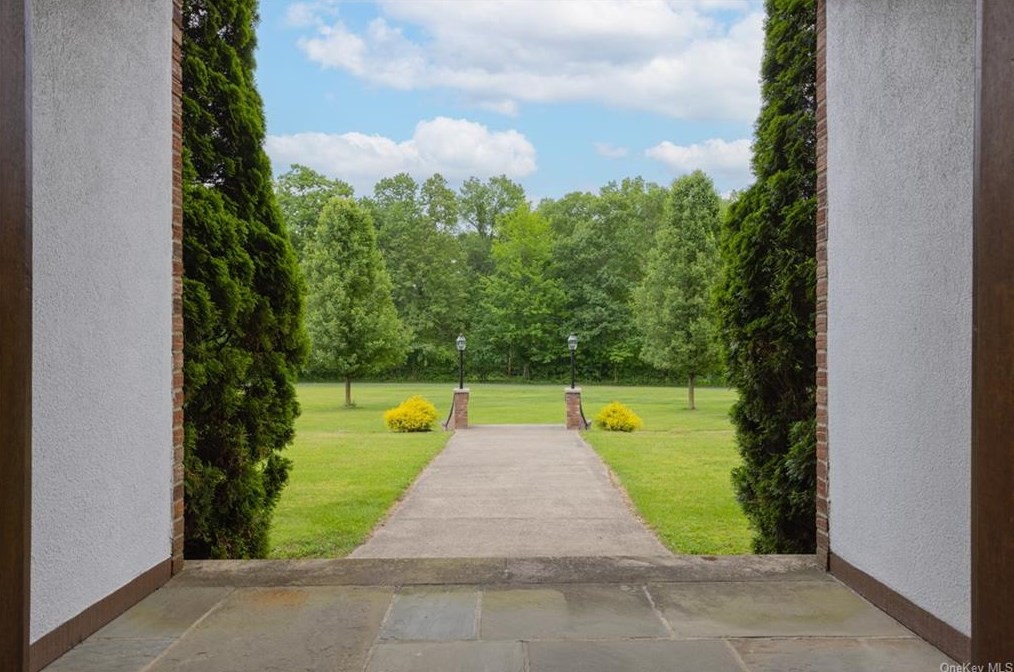 2429 Albany Post Rd, Walden NY  12586-2247 exterior