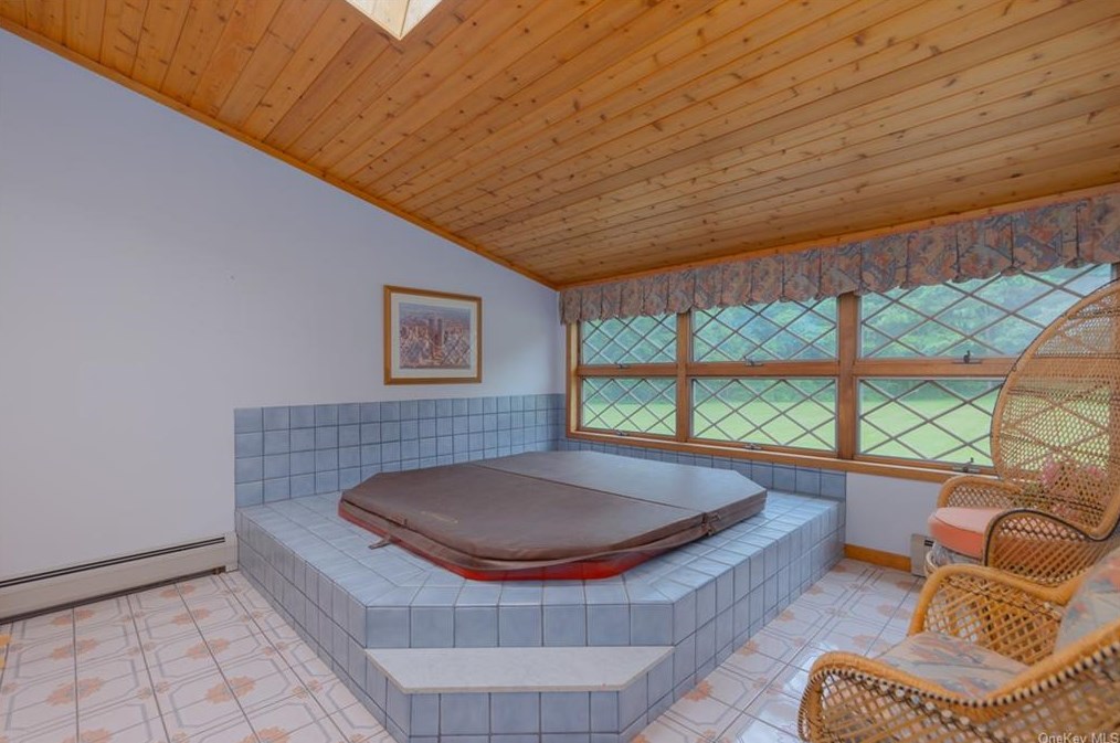 2429 Albany Post Rd, Walden NY  12586-2247 exterior