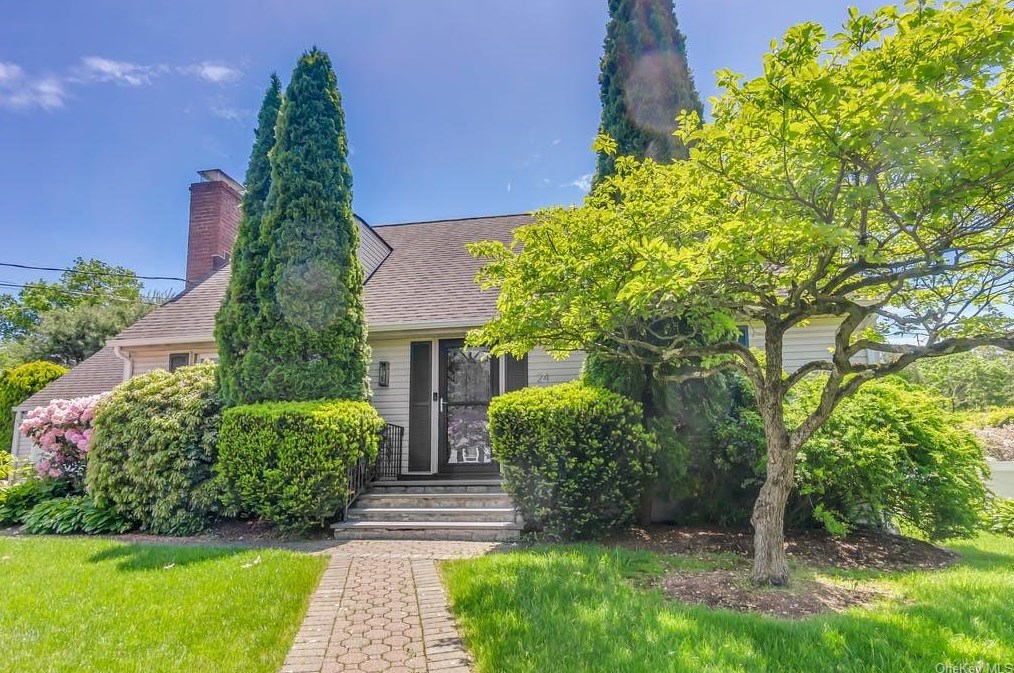 24 Burdsall Dr, Rye Brook, NY 10573-1816