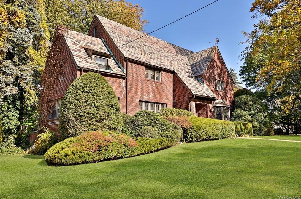 41 Glenmore Dr, New Rochelle, NY 10801