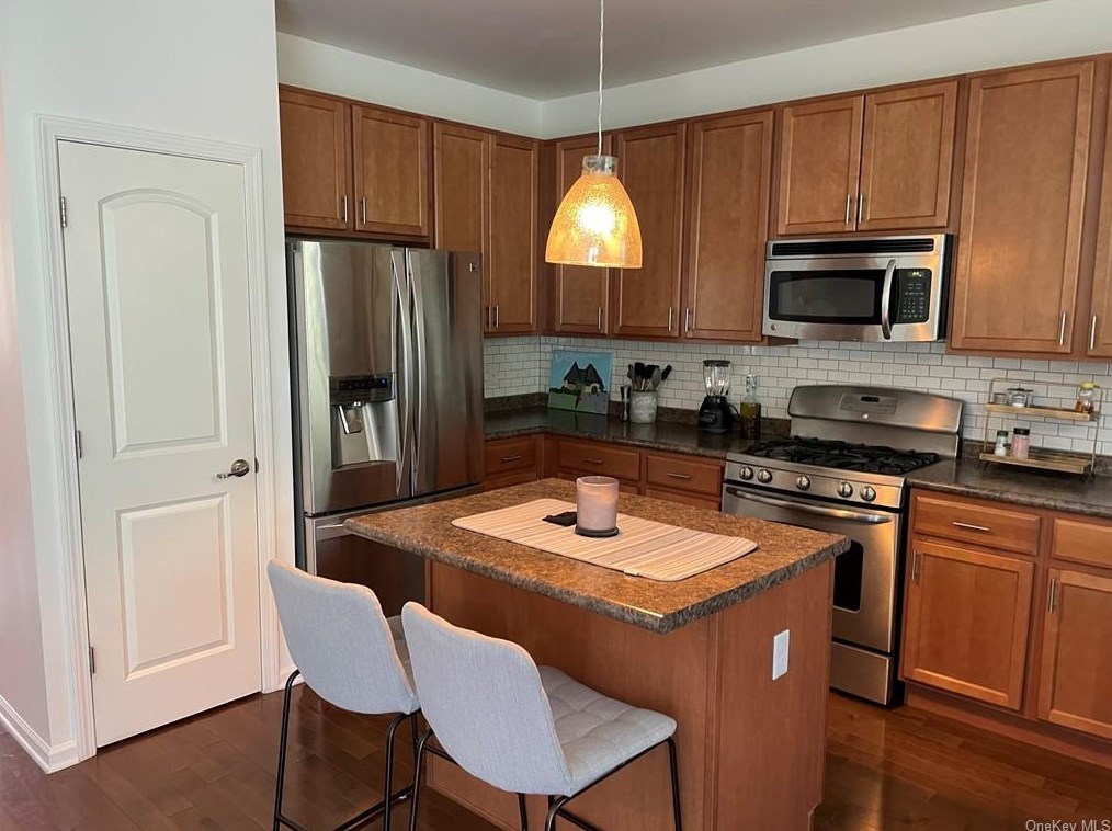 1208 Hawthorn Way, Newburgh NY  12553-4781 exterior