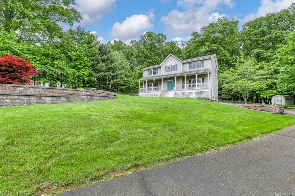 305 Quaker Rd, Mount Ivy, NY 10970-2835